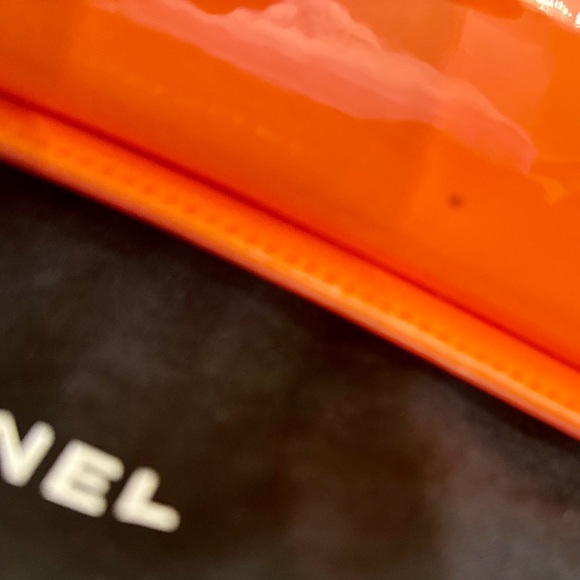 Chanel Le Boy in orange patent leather - Picture 9 of 10